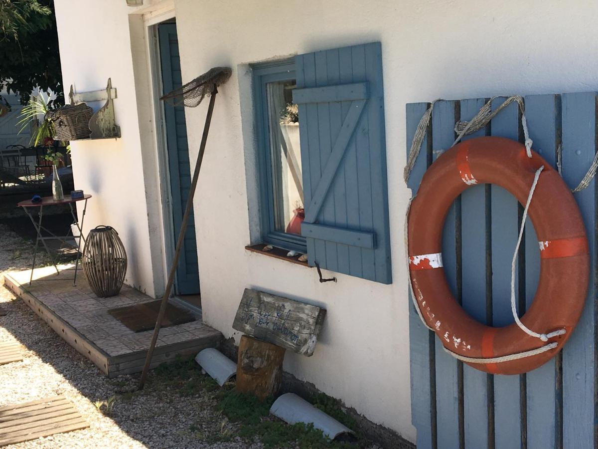 Cabanon de pêcheur en bord de lagune Sète Extérieur photo