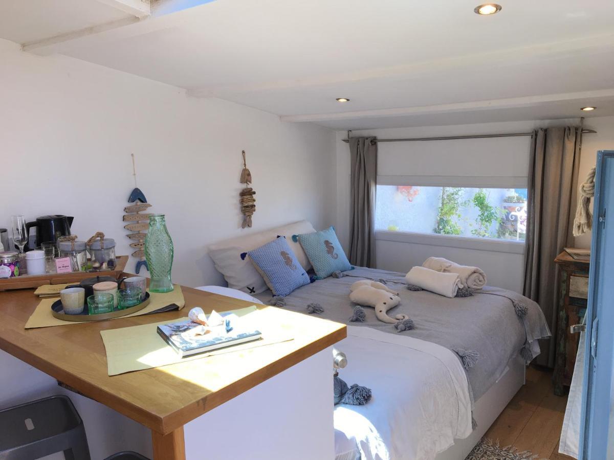 Cabanon de pêcheur en bord de lagune Sète Extérieur photo